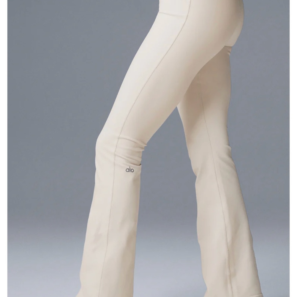 Ivory Bootcut Legging Alo